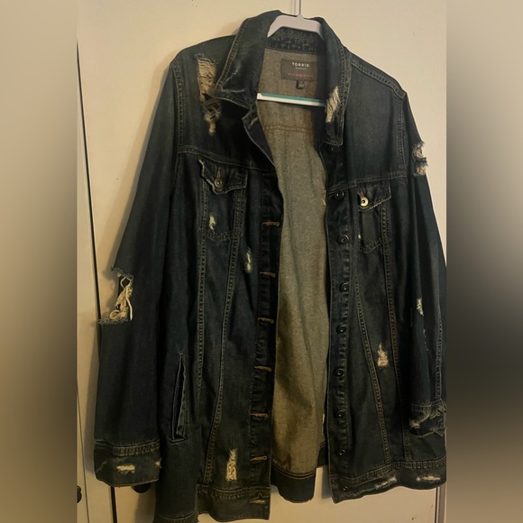 Adorable eBoyfriend Length Jean Jacket with Rip Accents & Pockets - Picture 5 of 8